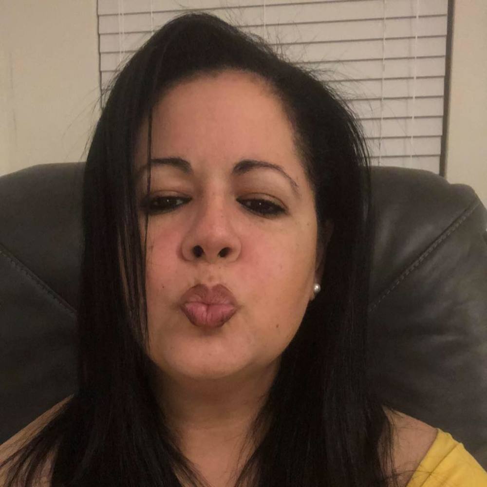 Meet your Posher, Dee dee